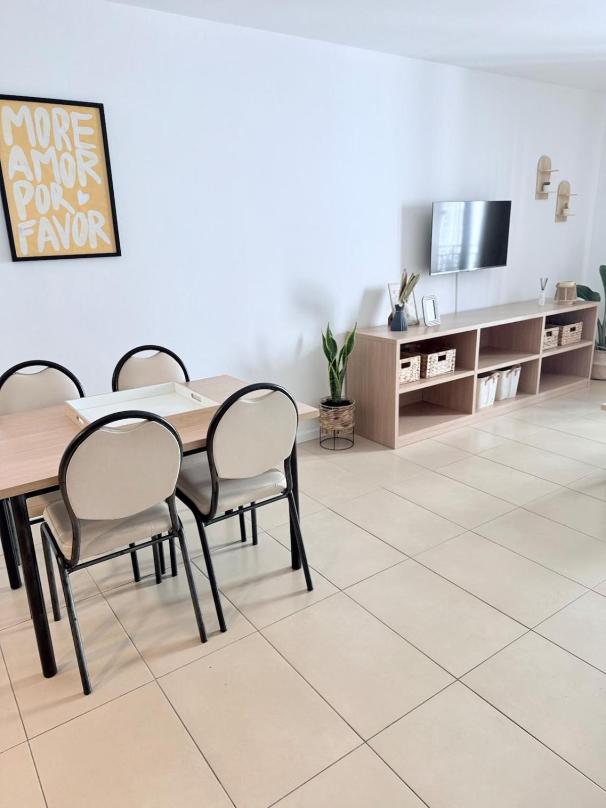 Costa Beach, Pool And Parking Appartement